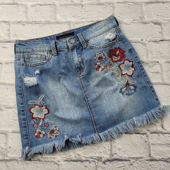 Aeropostale Distressed Embroidered Denim Skirt size 0 - Picture 1 of 11